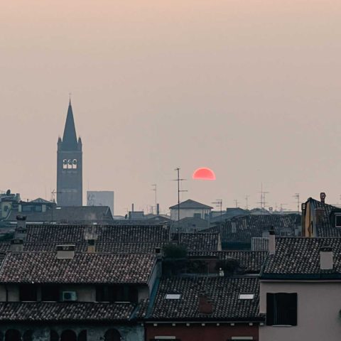 イタリア異世界ハネムーンDay4｜不思議な時間調整が入って見れた異世界な夕焼け